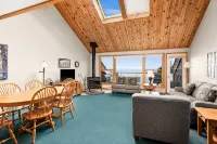 Spectacular view Lake Superior.  Spacious Lakehome on lakeshore, unit #99. - 3-Star