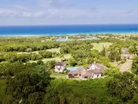 Hospitality Expert Half Hill 1Br Pool Beach - 2 ดาว
