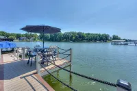 Lake Norman - Tranquility Cove - Beautiful Lakefront Apartment - 4-Star
