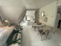 Artist Kate Villa Lilia - Living under the roof - 4つ星