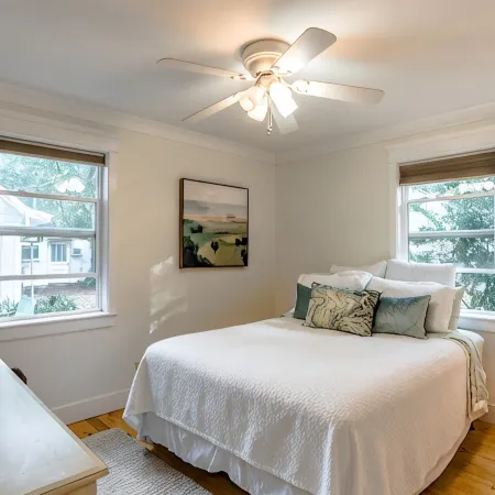 Fairhope Downtown Cottage Sleeps 10  "Walk to Town" Lots of Parking and Garage