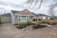 University Area Bungalow - The Moxie Harris House - 4-Star
