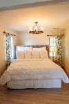 Cozy cottage with pool, hot tub, WiFi, & AC on a peaceful farm in Tunnel Hill - Swimmingpools