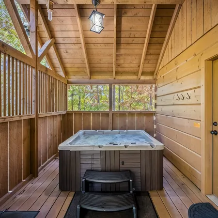 Family Friendly Cabin HotTub Games, Minutes to Dollywood & the Parkway.