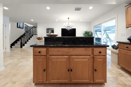 Charming Hollywood Hills Villa: Heated Pool, Unique Design, Peaceful and Private - 3-Star