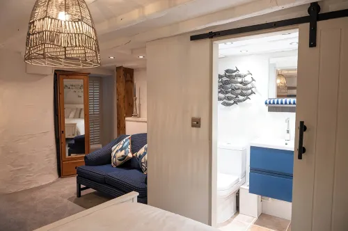 Entire Harbourside Lodge and Courtyard, just a few feet from Mevagissey Harbour - Apartments
