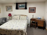 Peaceful Basement Apartment among serene woods, paths, and a stream near Acadia - Wifi