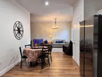Sleeps 8! Foosball+Arcade, Private Courtyard, Parking, Washer+Dryer. Great Home! - Wifi