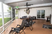 Tranquil Lakefront Retreat - 3-Sterne