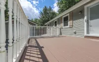 Charming Lake Community Bungaloo. Comfortable living with 86 inch tv! - 홈스테이
