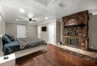 5BR Family Gem: Barbecue, Swim & Relax! - Private Pool