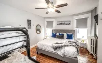 The Pleasant Mansion 9Br Uptown-Downtown by Lux Life - مطابخ