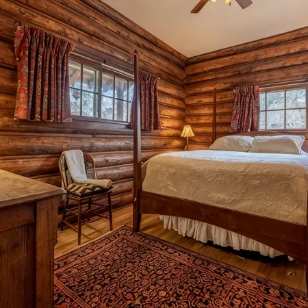 Scout's Rest in Cody - Beautiful Cozy Log Cabin that sleeps 8!