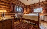 Scout's Rest in Cody - Beautiful Cozy Log Cabin that sleeps 8! - 4-Star