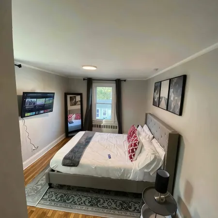 Wonderful new cozy 3 bedroom min from the casino