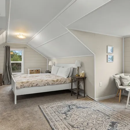 Oceanfront 3 Bed: Private Beach and Dock Access, Hot Tub , BBQ & Free Kayaks!
