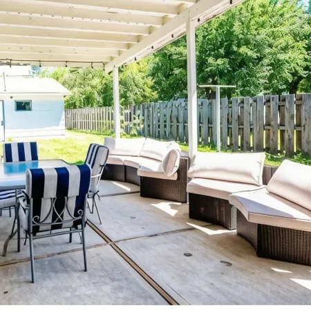 Quaint Downtown Studio 4 blocks off Main