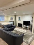 Entire Basement Apartment - 2067 Park Road, NW DC. - บังกะโล