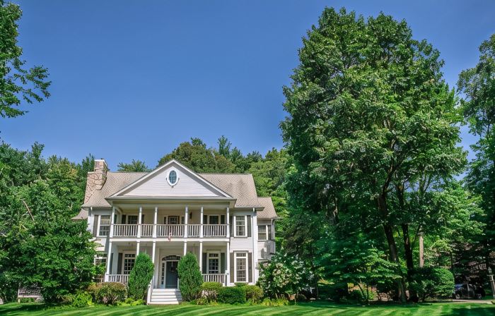 Large Luxury Family Home Near Five Colleges. The TOP short term rental in area!