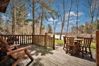 Cabin on AuTrain River a few blocks from Lk Superior, 10 mi from Munising - Wi-Fi