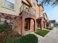 Texas Tech Modern Condo Prime Location - Walk to Ttu Campus, Broadway & Downtown - balcony