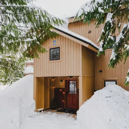 Hyak Hideout 3-bedroom chalet in welcoming Snoqualmie Pass with WiFi