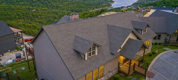 Breathtaking Lake Views,  Indoor Pool, Fireplaces, Gameroom & Endless Fun 인디언 포인트 호텔