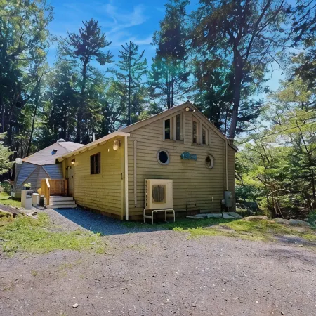 Geodesic Dome w/ Riverfront Deck, Lovely Views, & High-speed Wifi - Dogs Welcome