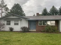 Spacious home nestled between orchards and winery - 4-Star