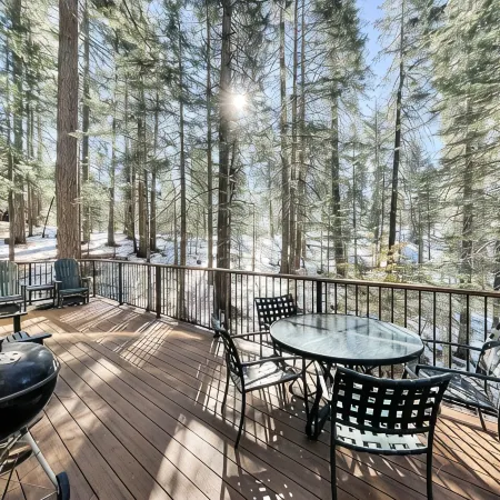 Hibernation Station Peaceful Cabin Retreat - Fireplace, Hiking, Blue Lake Spring