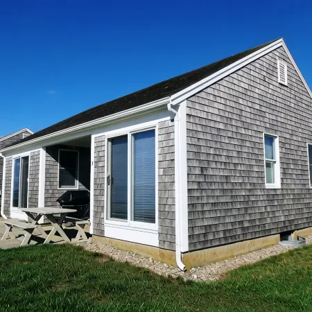 Beach front Cottage, close to downtown - Private Beach and Great Water views
