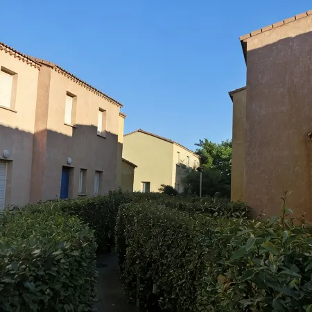 Villa T3, private terrace & parking. Wifi Fibre, Swimming pool, Shops, Beach 50m!