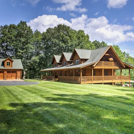 NEW! FOLEY'S LOG CABIN with Hot Tub