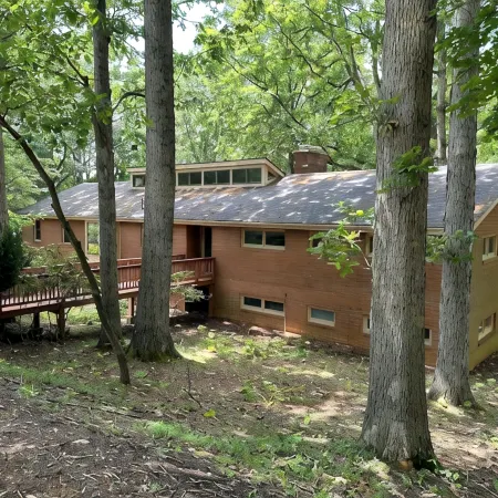 Nestled in a Quiet Neighborhood, Yet Minutes to Tech