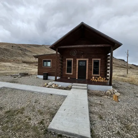 Reboot, Recover, Recreate…Centrally located 20 acre Mill Creek getaway cabin!