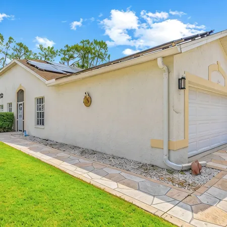 3br Villa, Private Heated Pool, Garage, EV-Charger