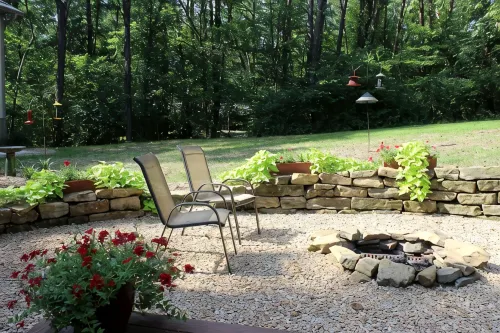 Large Apartment with Private Entrance, Car Port, Deck, and Firepit, Sleeps 4. - 3-Star