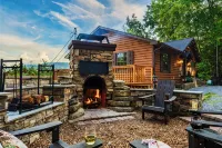 Stunning Mountain Views! Camp Theme! Theater/Game Room & Fireplaces + Hot Tub - 4 ดาว