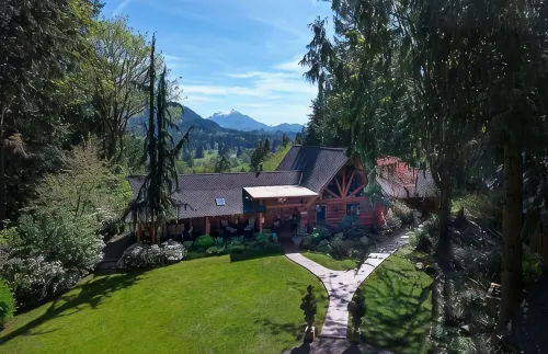 Romantic LOG CABIN on Stilly River w/ Hot tub! Setup for 2 people only - Chalets