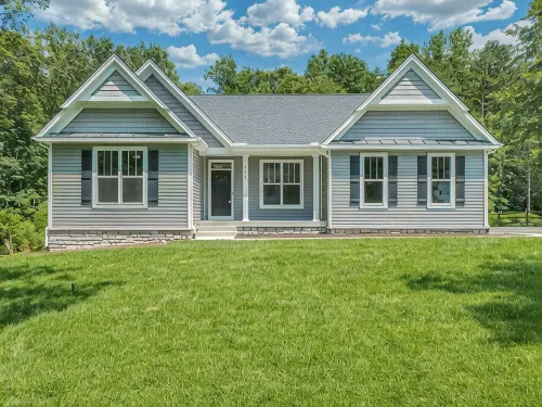 NEW June 2024 -LAKEFRONT 9 King Bedrooms/8 bath! Private Dock and Beach! 2 acres - 4-stjärniga