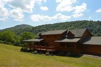 Bear Trail Lodge  - Potter County Vacation Home - Wifi
