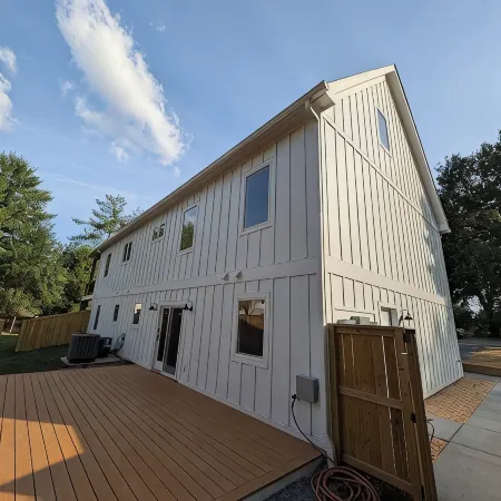 Walk to Uva,Breweries, Live Music, Restaurants, Parking, Fenced Yard.