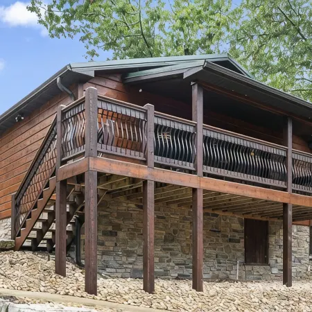 Cozy Lake Front Cabin23, Resort Pool,HotTub,Fire Pit,Kayaks,Pickle Ball,Trails!!