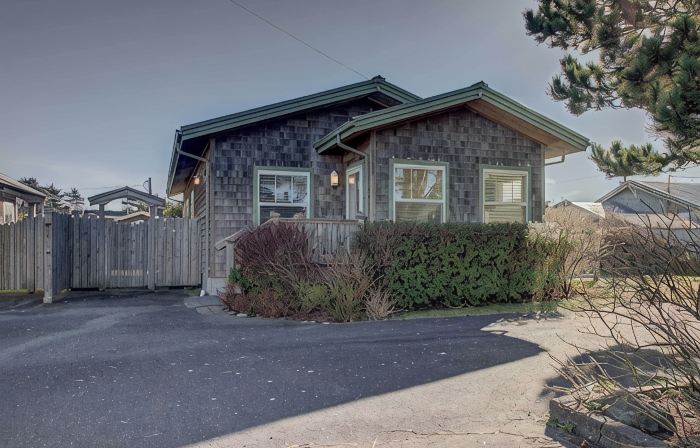 Chic Summer House Cottage Walk to Ocean!