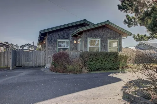 Chic Summer House Cottage Walk to Ocean! - Wifi