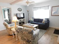 Beautiful and Spacious, 2 bed 2 full bath, pool and jacuzzi, steps to the ocean - Wifi