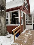 Lovely Cottage with Lakeside Patio & Dock - 2-Sterne