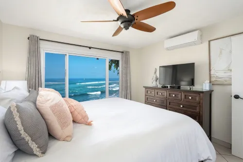 Big August 2025 Discount! Rare Beach Front Home at Kona Surf and Racquet Club - 4-Star