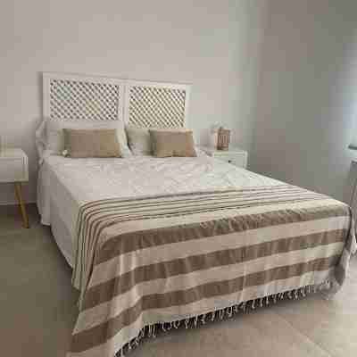 Villa Near The Sea (Less Than 200 Meters) With Private Pool. Rooms