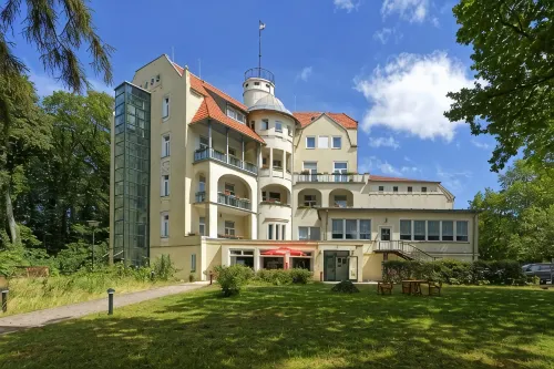 Waldschloss Parow - parking